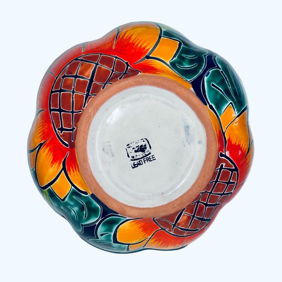 Handmade 8.5” Ceremic Flower Scalloped Bowl - Picture 4 of 6